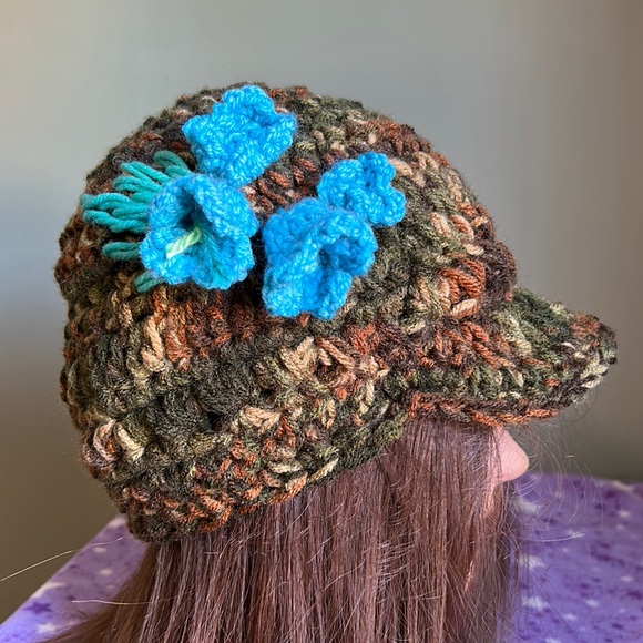 outdoor adventure Accessories - Crochet blue bell flower newsboy medium acrylic yarn new